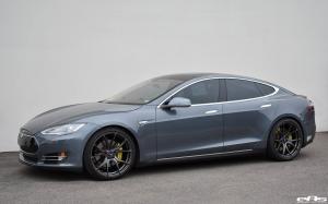 Tesla Model S P100D in Carbon Graphite by EAS on Vorsteiner Wheels (V-FF 103) 2017 года